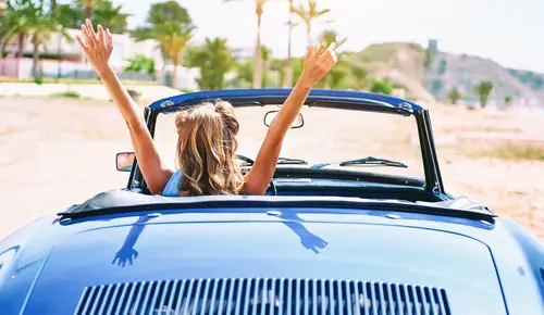 Convertible_Season__Embracing_the_Freedom_of_Open-Air_Driving_in_Spring