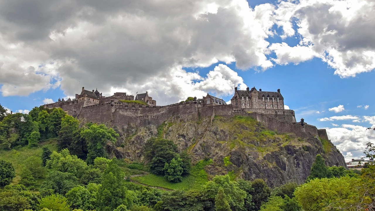 Exploring_Scotland's_Historic_Capital