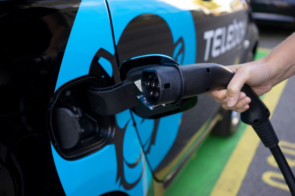 Electric Cars Run Out Of Charge Easily