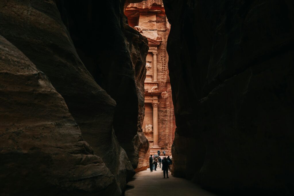 visit-petra-jordan-siq